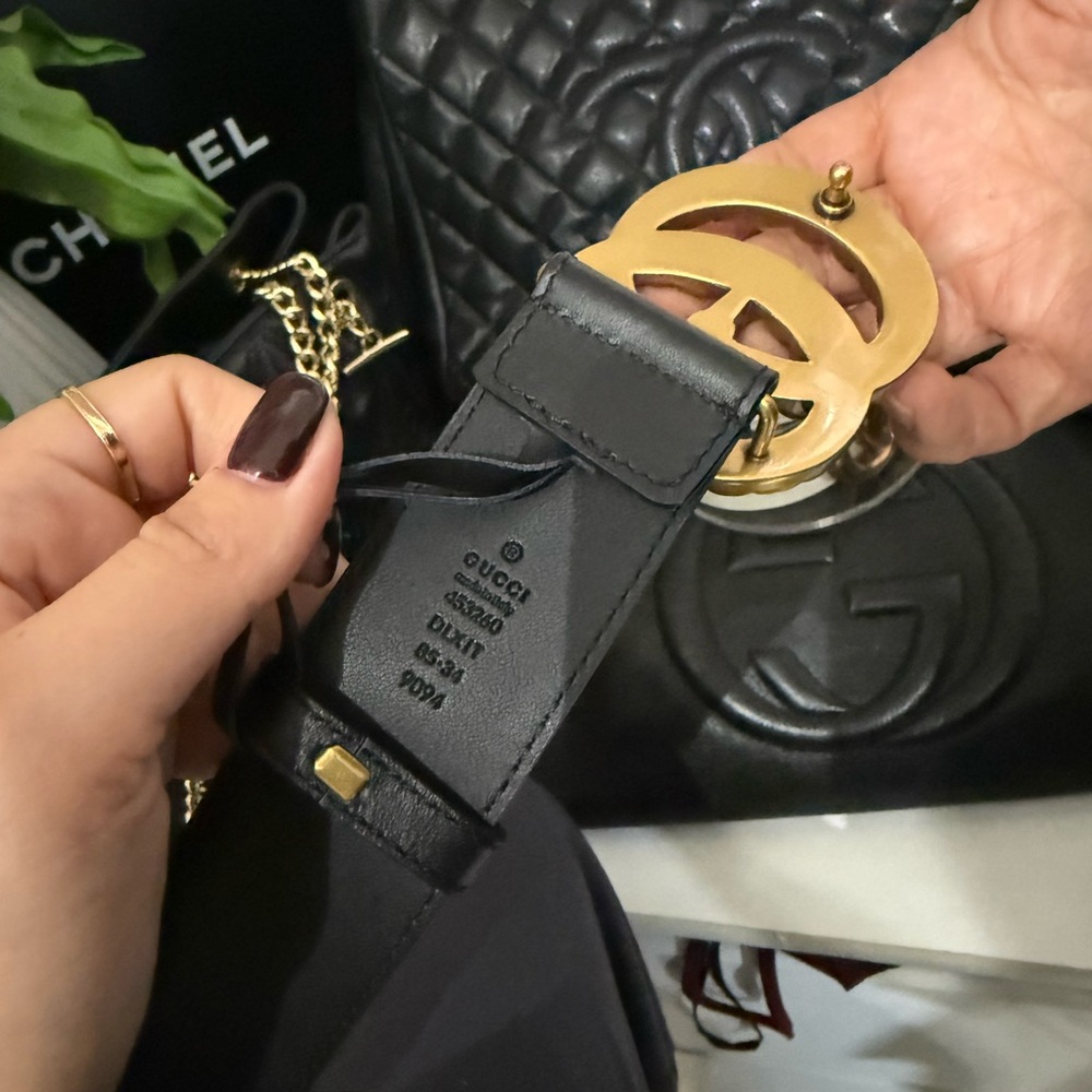 Gucci Black Leather Belt with Gold GG Buckle - Picture 2 of 2